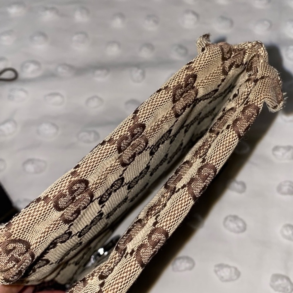 Gucci Beige Monogram Crossbody Bag - Picture 8 of 12